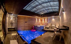 Opium Motel (Adults Only)